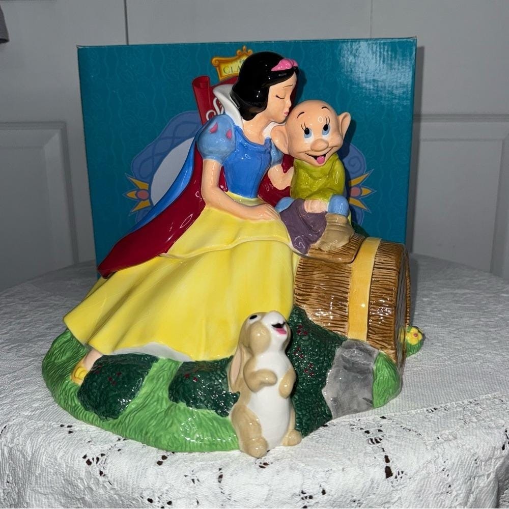 RARE Vintage Disney Treasure Craft Snow White kissing Dopey‎ Cookie Jar w/box